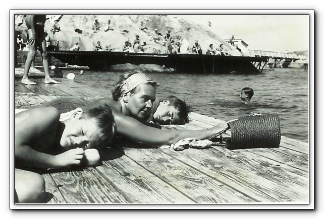 1956 Olle Mor o Icke på startbryggan.jpg