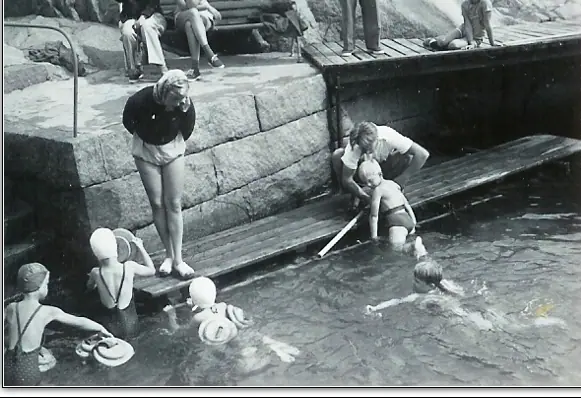 Schwimmunterricht, 1950. Die Schwimmschule leitete lange Agnes Högdén.